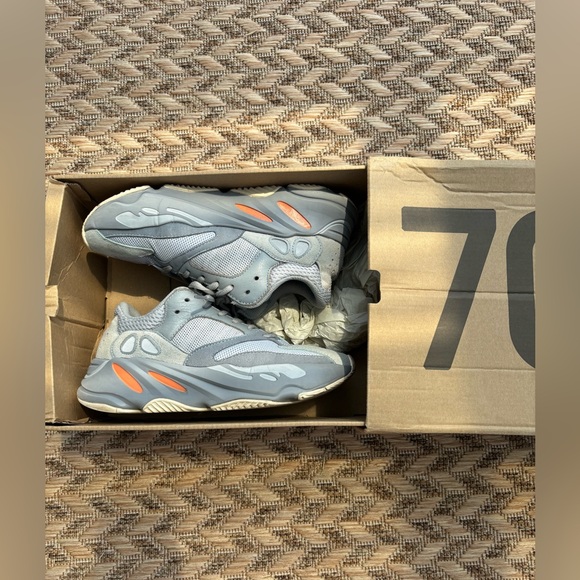 Yeezy Boost 700 Inerti 5.5 M/ 7 W - Picture 1 of 9